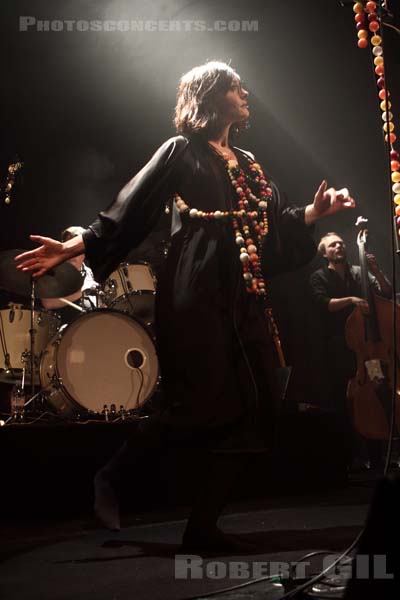 SARAH BLASKO - 2010-12-04 - PARIS - Cafe de la Danse - 